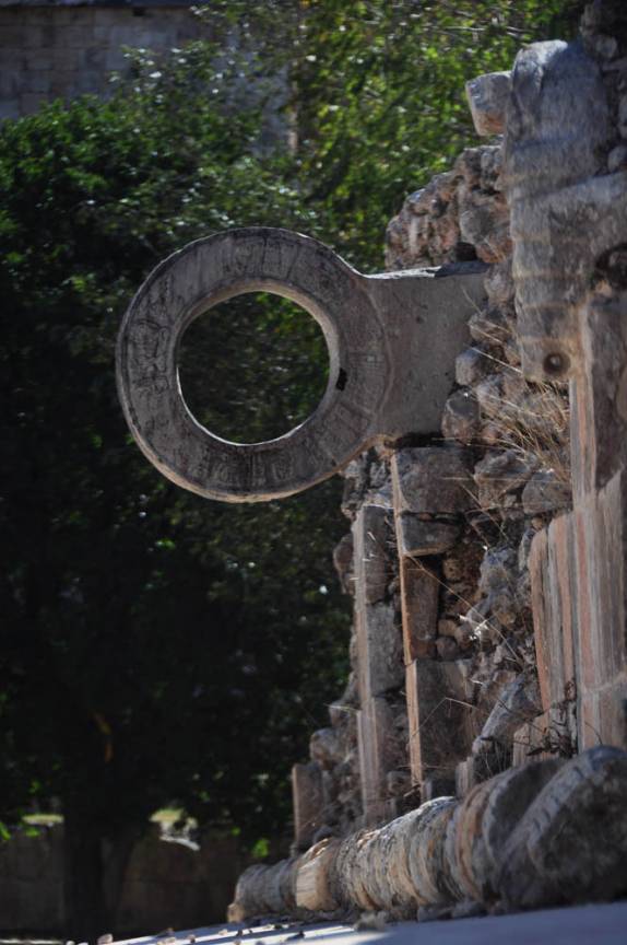 O 'gol' ou cesta do juego de pelotas nas ruínas mayas de Uxmal, no Yucatán, sul do México